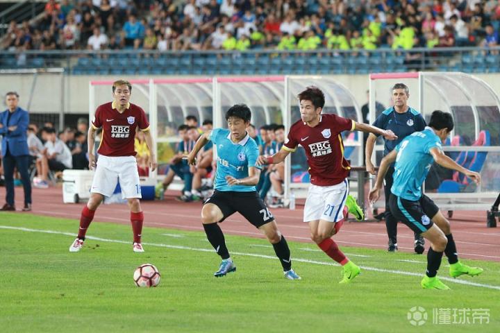 包含冰球公开赛焦点战：滇池雄狮队大胜燕山雷豹队，外线火力全开。团队防守值得称道的词条-九游娱乐空间