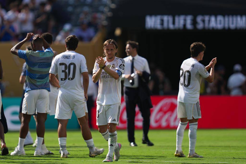 Ming在皇家马德里比赛中比赛局势复杂，最后时刻胜出引发热议！观众掌声雷动的简单介绍-jiuyou